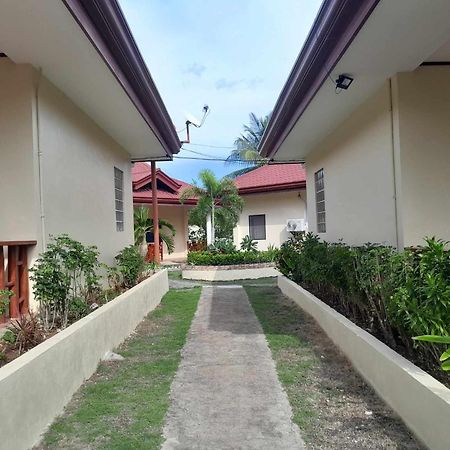 Bonita Oasis Beach Resort Moalboal Exterior photo